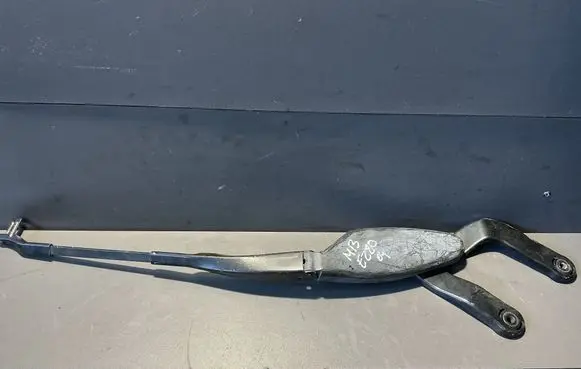Mercedes-Benz E W211 Front wiper blade arm A2118200444