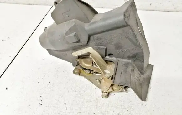Mercedes-Benz C W202 Rear door lock 2027300535 2027330308