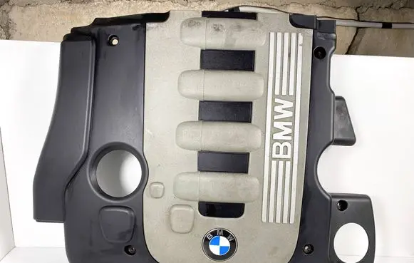 Engine cover (trim)