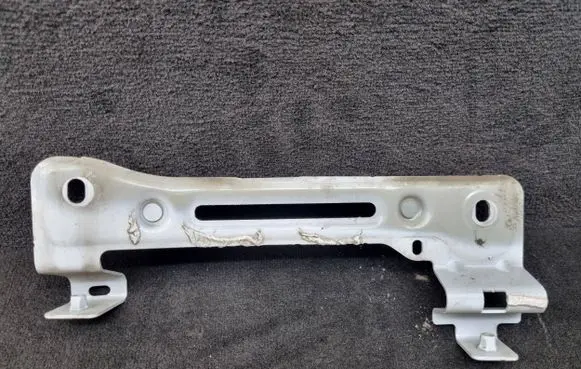 Audi Q7 4M Fender mounting bracket 4M0821431