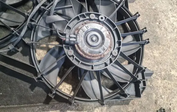 Electric radiator cooling fan