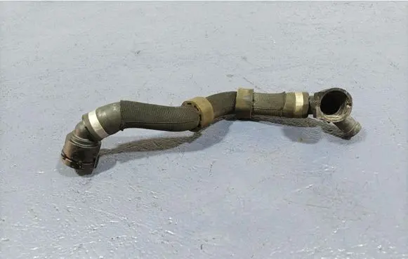 Engine coolant pipe/hose