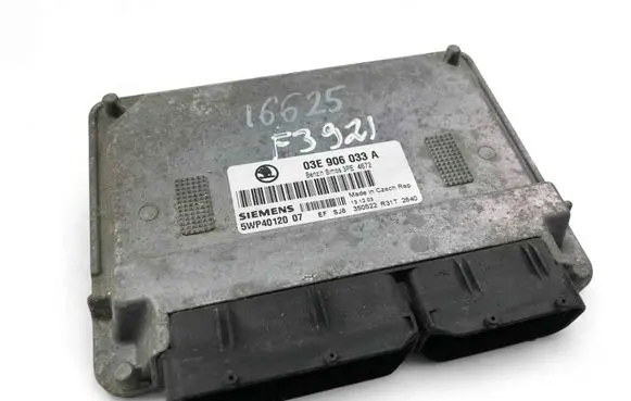 Skoda Fabia Mk1 (6Y) Engine control unit/module 03E906033A
