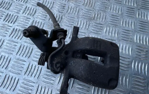 Volkswagen Golf III Rear brake caliper