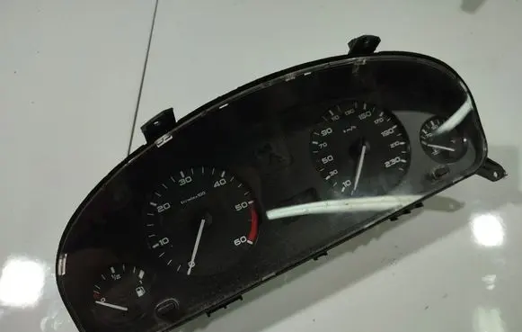 Speedometer (instrument cluster)