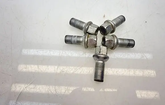 Volkswagen Golf VIII Nuts/bolts