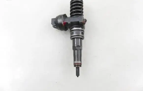 Volkswagen Golf V Fuel injector 0414720215 038130073AG