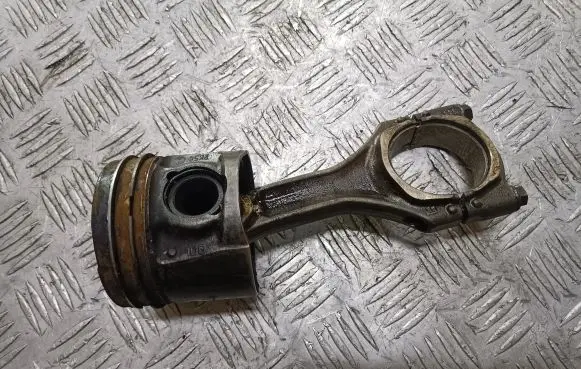 Opel Insignia B Piston with connecting rod