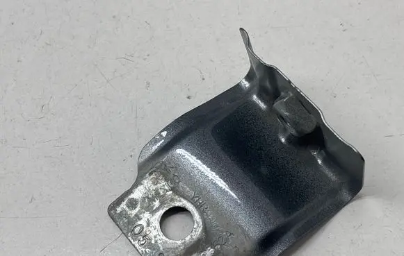 Volkswagen Jetta VII Fender mounting bracket 17A809562