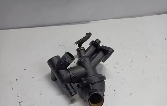 Jaguar XF X250 Thermostat housing G4D38575AD