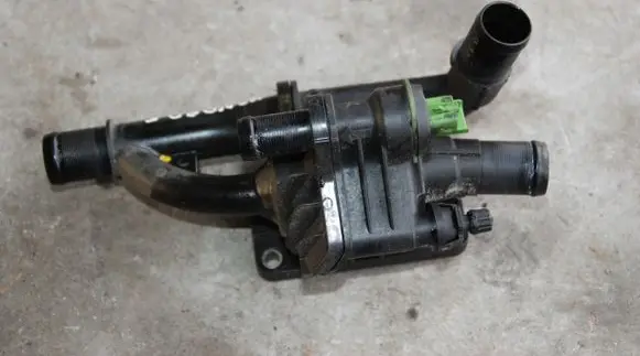 Ford Mondeo MK V Thermostat/thermostat housing 115KM