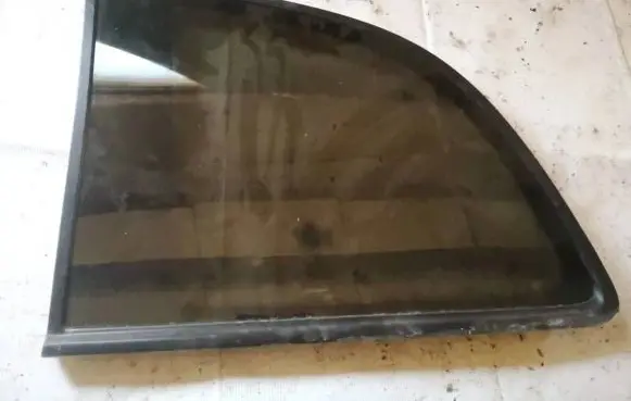 Opel Zafira A Rear side window as2