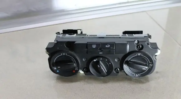 Volkswagen Golf V Climate control unit 1K2820045B