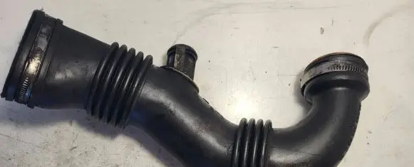 Peugeot Partner Air intake hose/pipe 9656953680