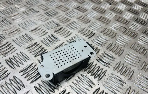 Volkswagen Golf Plus Aerial antenna amplifier 5M0035570B