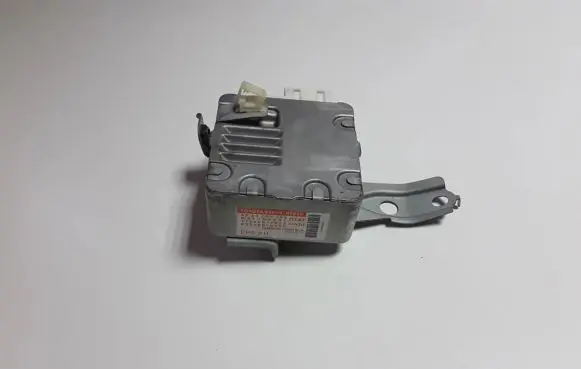 Toyota Avensis T250 Power steering control unit/module 8965005060