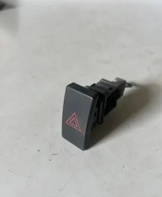 Toyota Avensis T270 Hazard light switch 15B279
