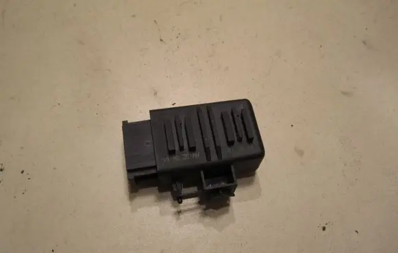 Volkswagen PASSAT B6 Seat heating relay 1K0959772