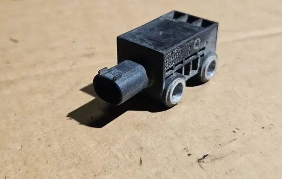 BMW 5 E60 E61 Airbag deployment crash/impact sensor 6964608 001525 000754