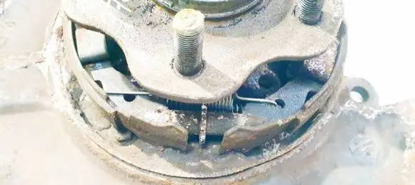 Nissan Qashqai Handbrake/parking brake pads 