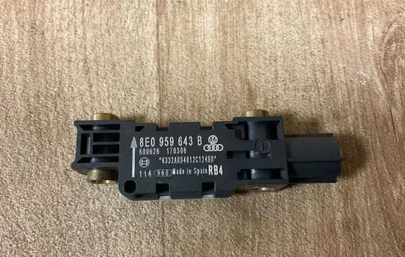 Audi A4 S4 B7 8E 8H Airbag deployment crash/impact sensor 8E0959643B 600626 170306