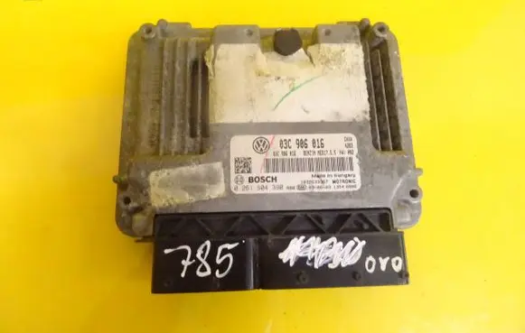 Volkswagen Golf VI Engine control unit/module 03C906016 0261S04390