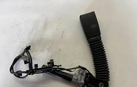 Mini One - Cooper Clubman R55 Front seatbelt buckle 610183700D 11122007