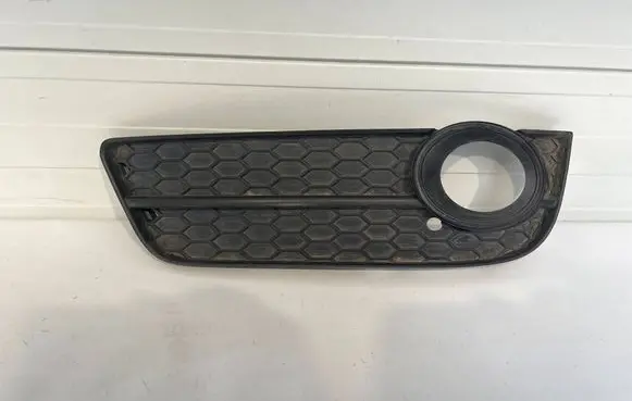 Audi A5 8T 8F Front fog light trim/grill 8T0807681