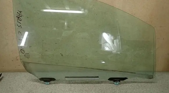 Toyota Yaris Sliding door window/glass