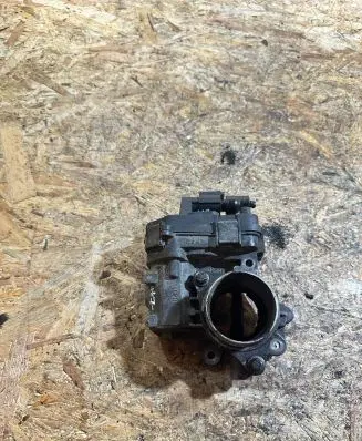Opel Zafira B Throttle valve 55199375
