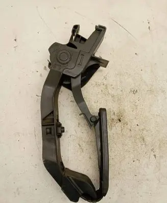 Mercedes-Benz E W211 Accelerator throttle pedal A2113010001 A2113000604