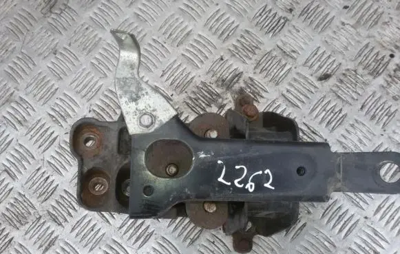 Toyota Aygo AB10 Engine mount bracket