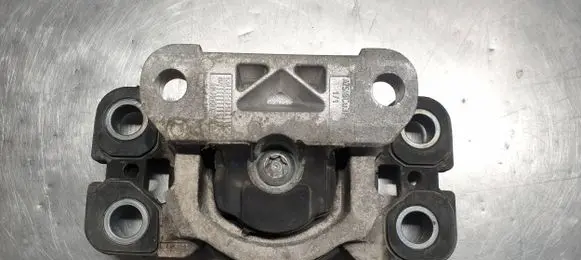 Volvo S80 Engine mount bracket