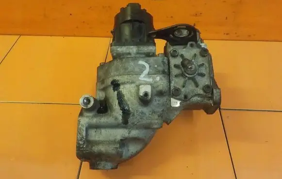 Land Rover Discovery 3 - LR3 EGR thermostat 9686892