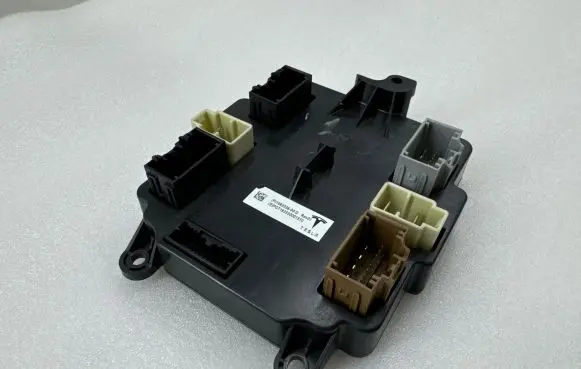 Tesla Model X Door control unit/module 106205600D GT183500001570