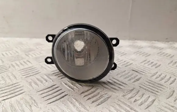 Toyota Avensis T270 Front fog light 812100D041 812100D042