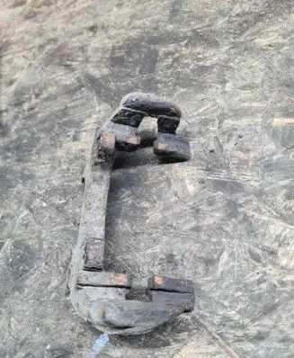 Mercedes-Benz E W211 Brake caliper pad carrier rear