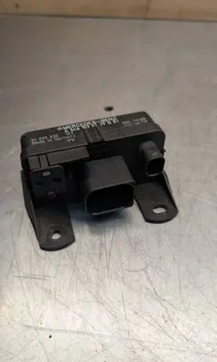 Mercedes-Benz E W211 Glow plug pre-heat relay A6461536579 51299030