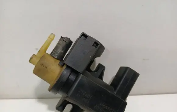 Volvo V70 Turbo solenoid valve 70232502 31293964 10T217