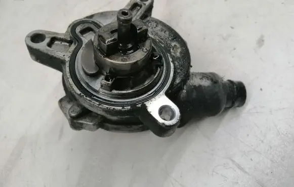 Volvo XC70 Vacuum pump 30731825