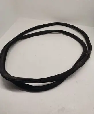 Porsche Macan (95B) Rubber seal front door (on door) 95B831721