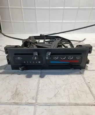 Nissan Serena Climate control unit