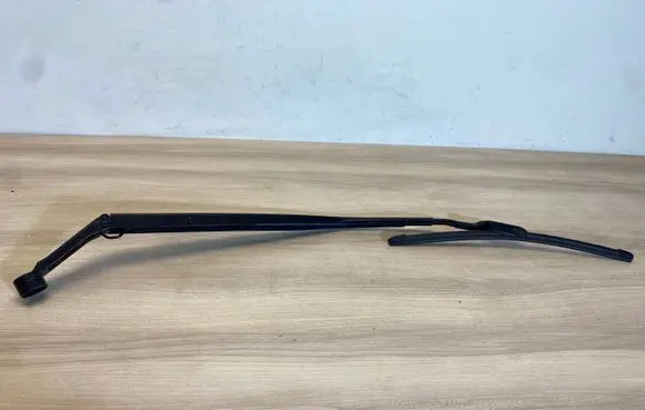 Windshield/front glass wiper blade