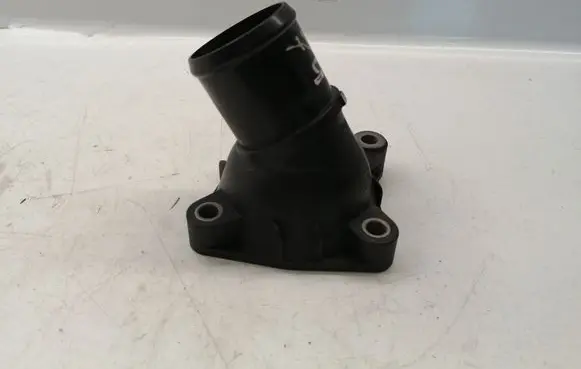 Toyota Avensis T250 Thermostat housing 163210R011