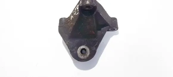 Nissan Primera Engine mounting bracket