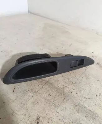 Nissan Primera Front door window switch trim 82960AV760