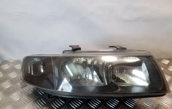 Seat Toledo II (1M) Headlight/headlamp 67742741 1M2941002D