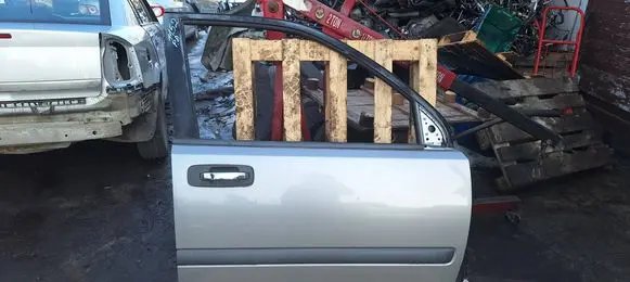 Nissan X-Trail T30 Front door 