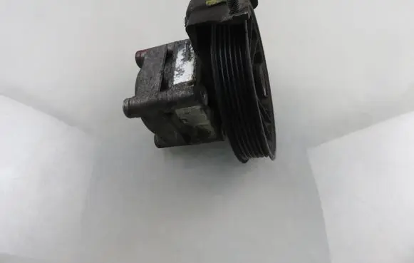 Volvo S40, V40 Power steering pump 9485757