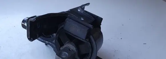 Skoda Rapid (NH) Engine mount bracket